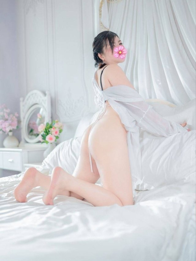 Ly Ly – Dâm Nữ Tình Cảm, Hàng Chuẩn Dâm Nhiệt Tình Vui Vẻ